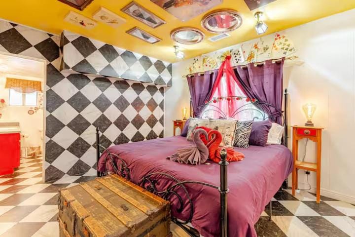 Bed, Bedroom