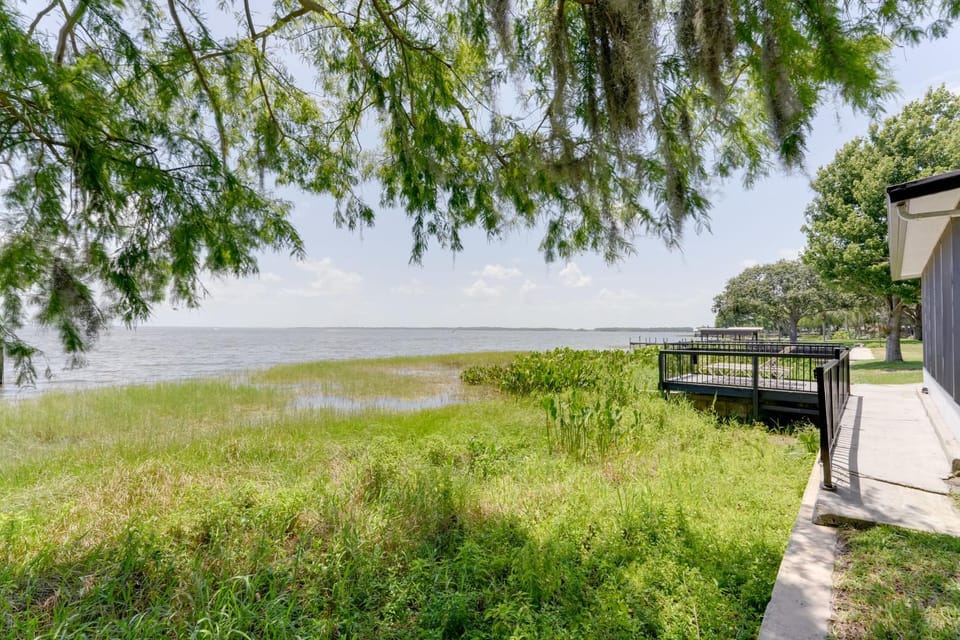 Family Home w/ Stunning Water Views in Tavares! House in Tavares
