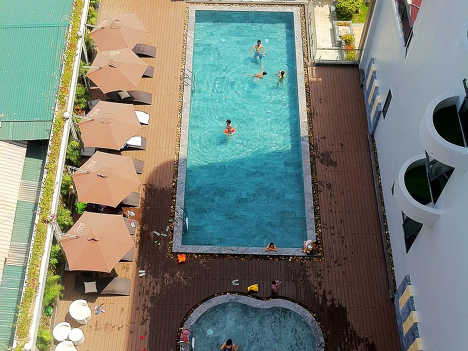 Day, People, Pool view, Swimming pool, group of guests, sunbed