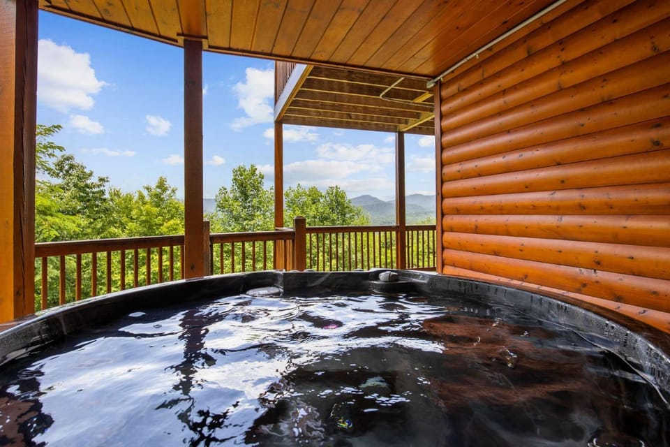 Stunning Mtn Views Sleeps 10 Hot Tub Game Room House in Tennessee