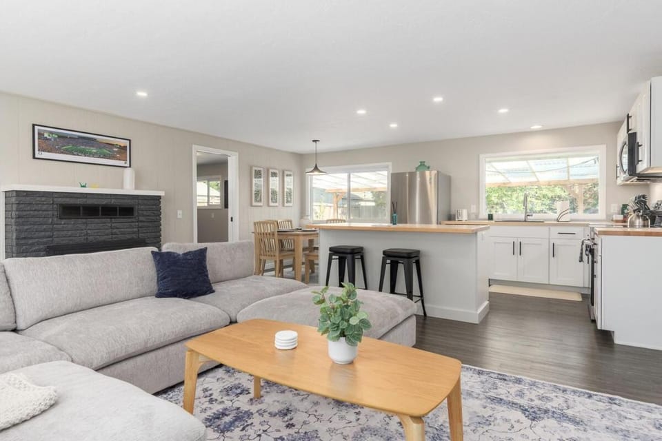 Charming Eugene Bungalow House in Eugene