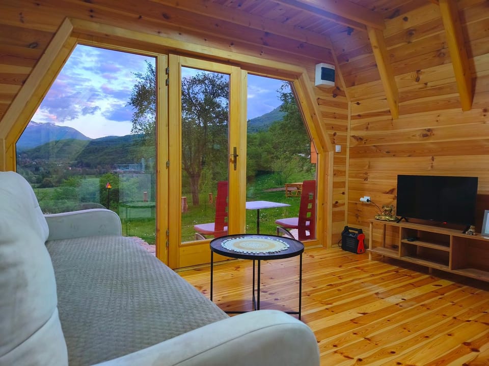 Natural landscape, TV and multimedia, Living room, Seating area, Mountain view