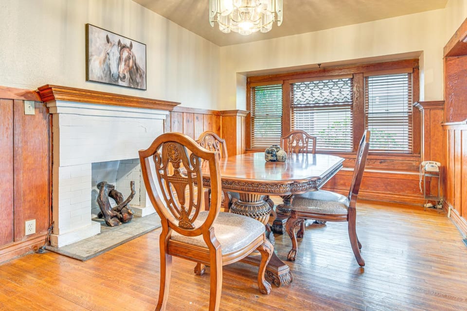 2 Mi to USC: Central Home in Los Angeles! House in Los Angeles