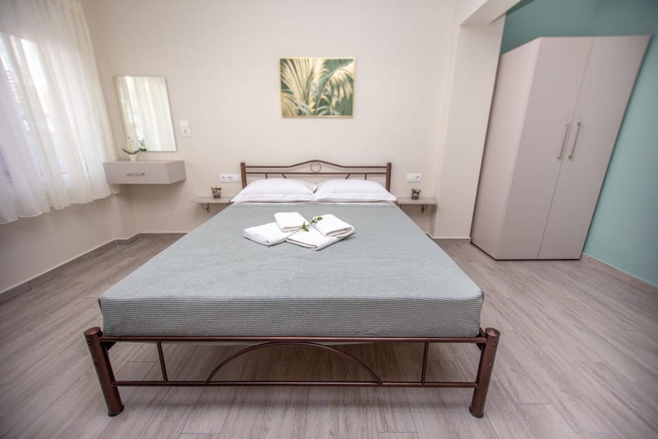 Bed, Bedroom, towels, wardrobe