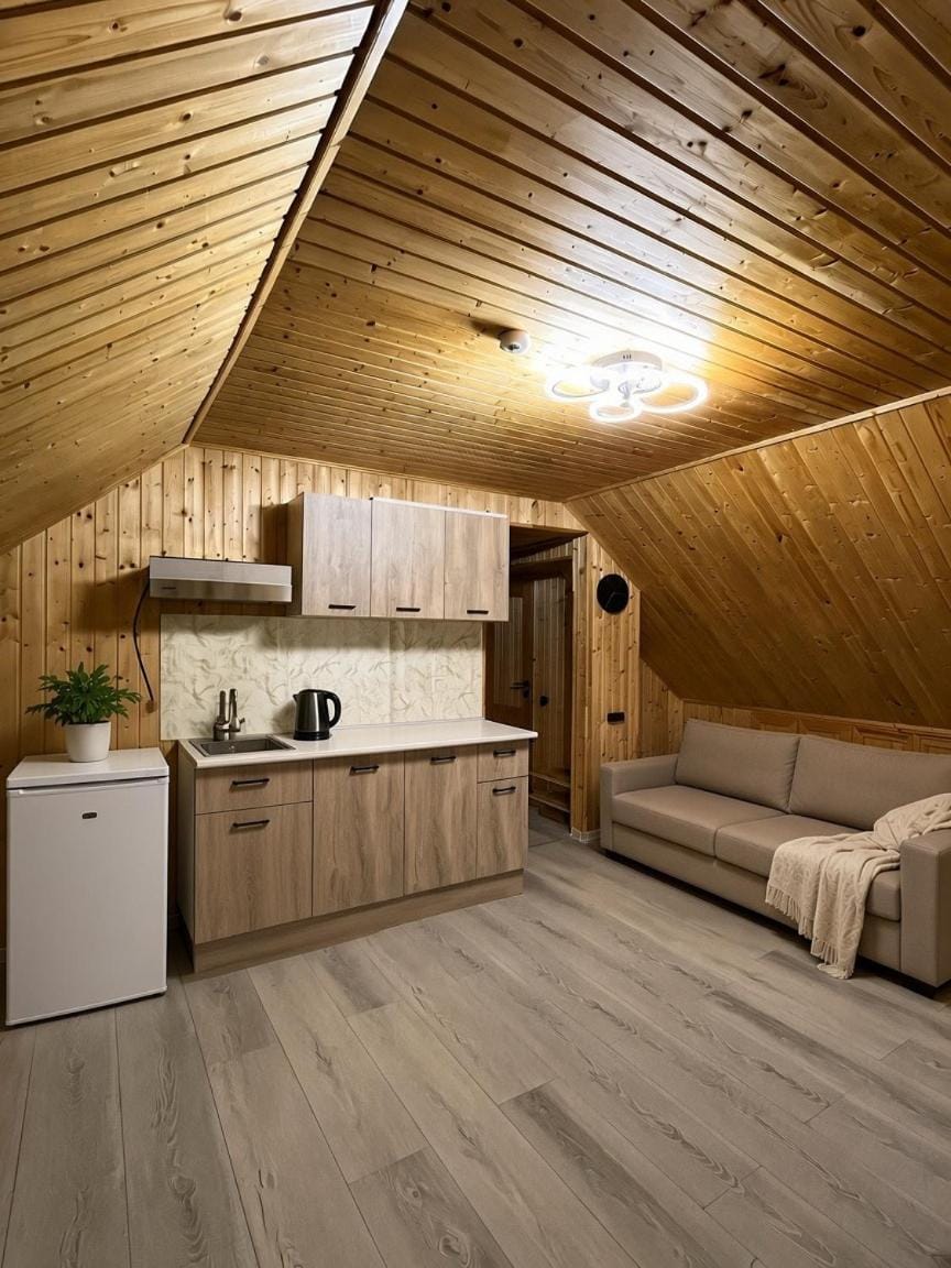 Kitchen or kitchenette, Seating area