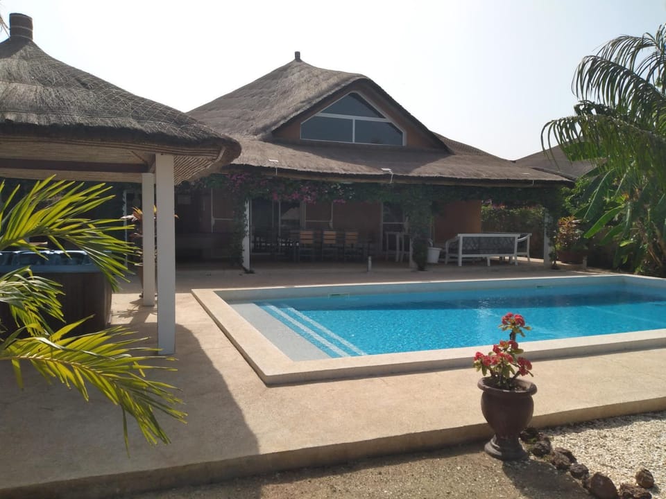 VILLA de LUXE PISCINE JACUZZI WIFI CLIMATISATION Villa in Thiès Region, Senegal