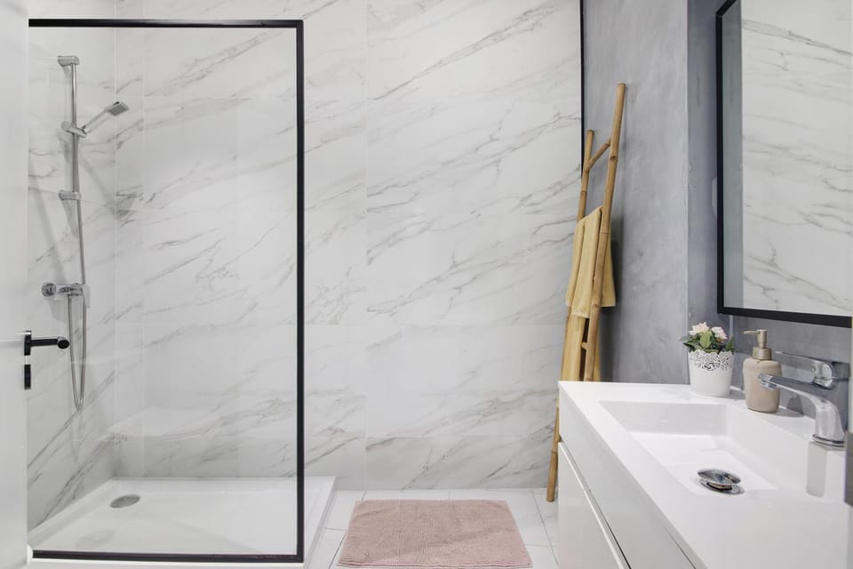 Bathroom, Living room