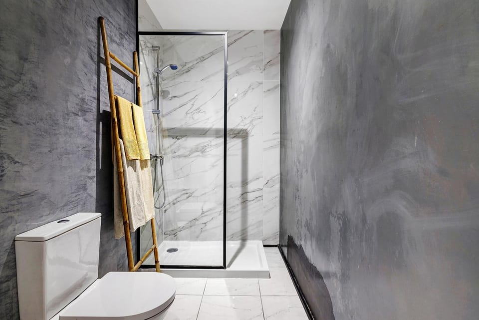 Bathroom, Living room