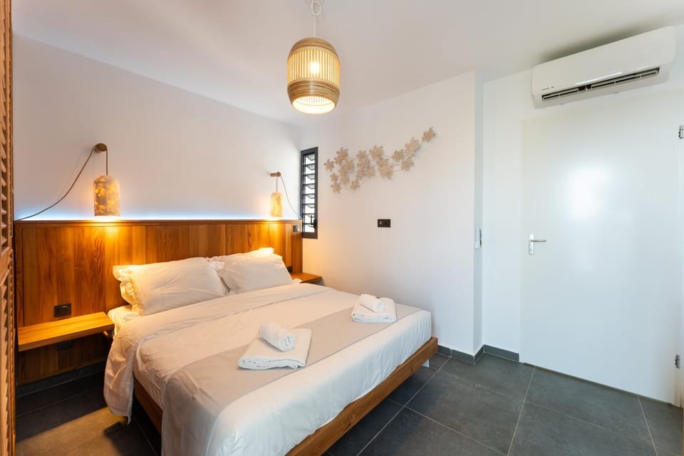 Bed, Photo of the whole room, Bedroom, air conditioner