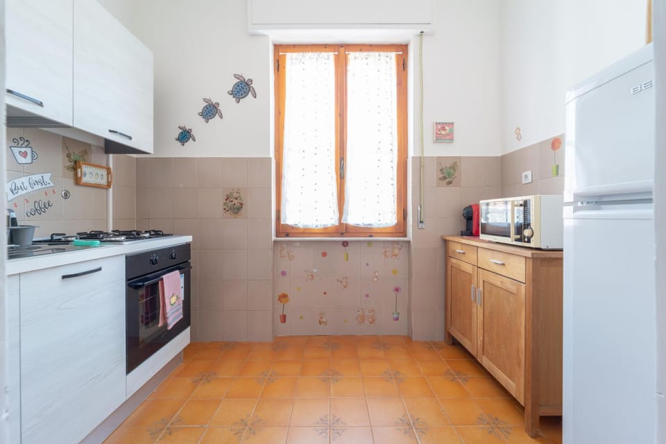 Kitchen or kitchenette, oven, stove