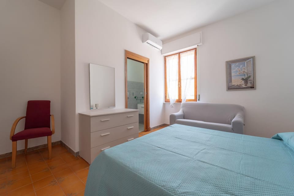 Bed, Bathroom, Photo of the whole room, Bedroom