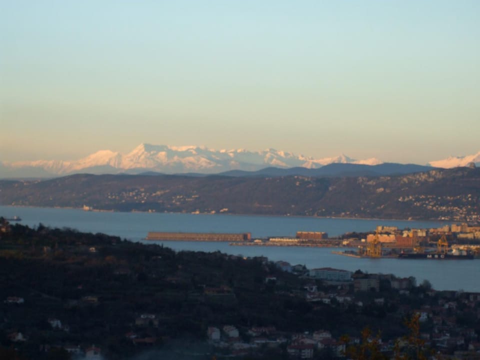 Natural landscape, Hiking, Landmark view, Mountain view, Sea view
