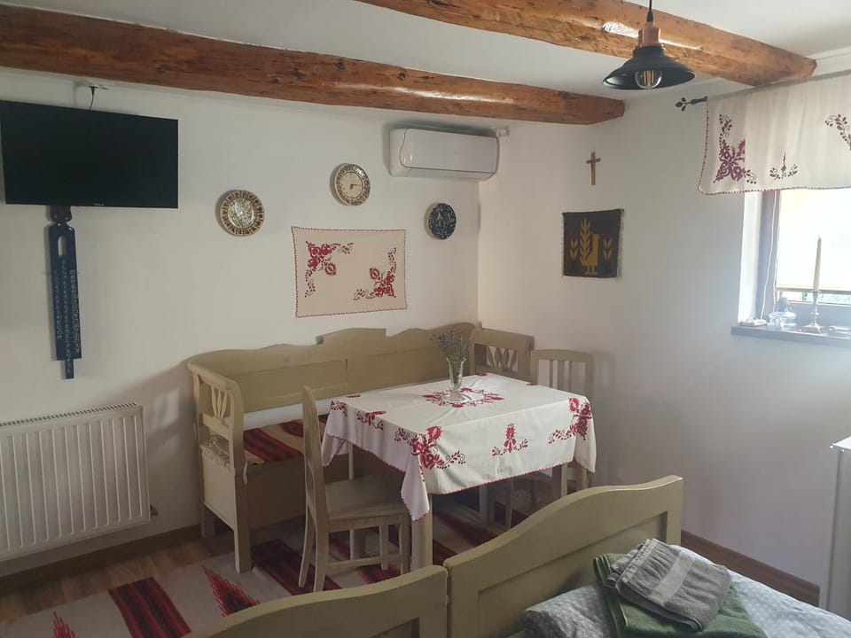 TV and multimedia, Dining area, air conditioner