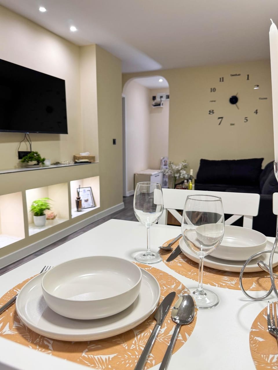 TV and multimedia, Kitchen or kitchenette, Living room, Seating area, Dining area, Dinner