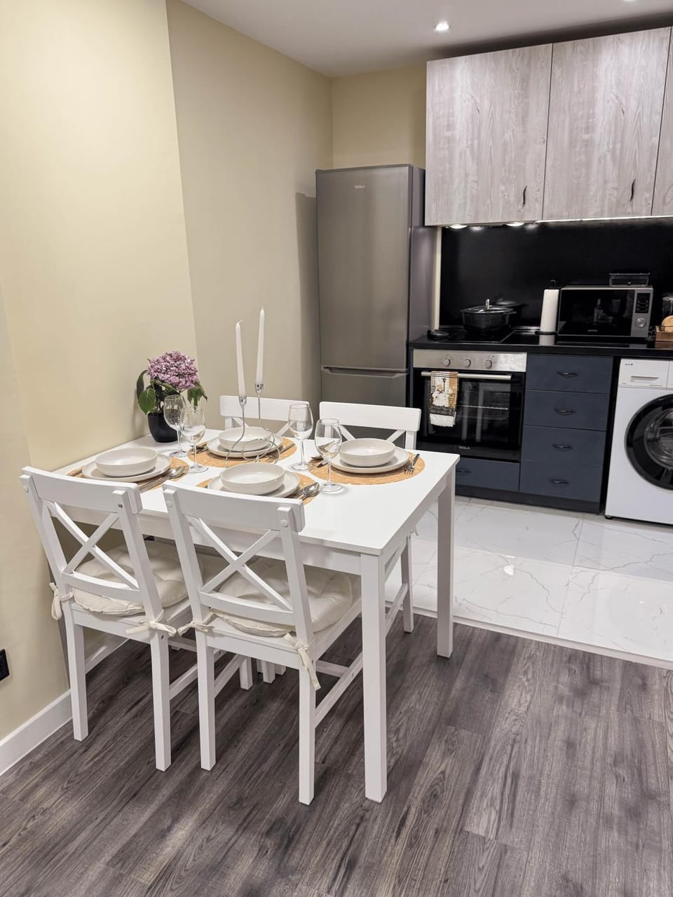 Coffee/tea facilities, Kitchen or kitchenette, Living room, Seating area, Dining area, dishwasher, stove, toaster, washing machine, dryer, kitchen