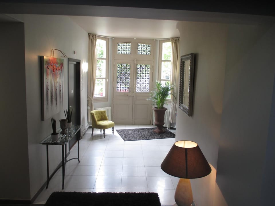 Day, Lobby or reception, Decorative detail