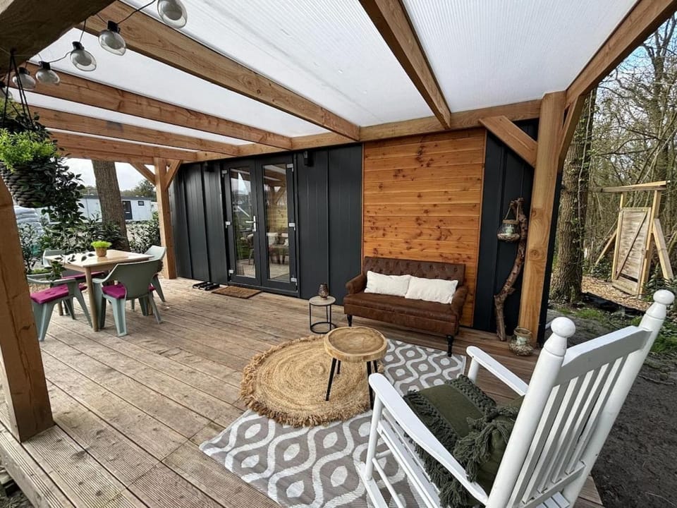 Patio, Dining area