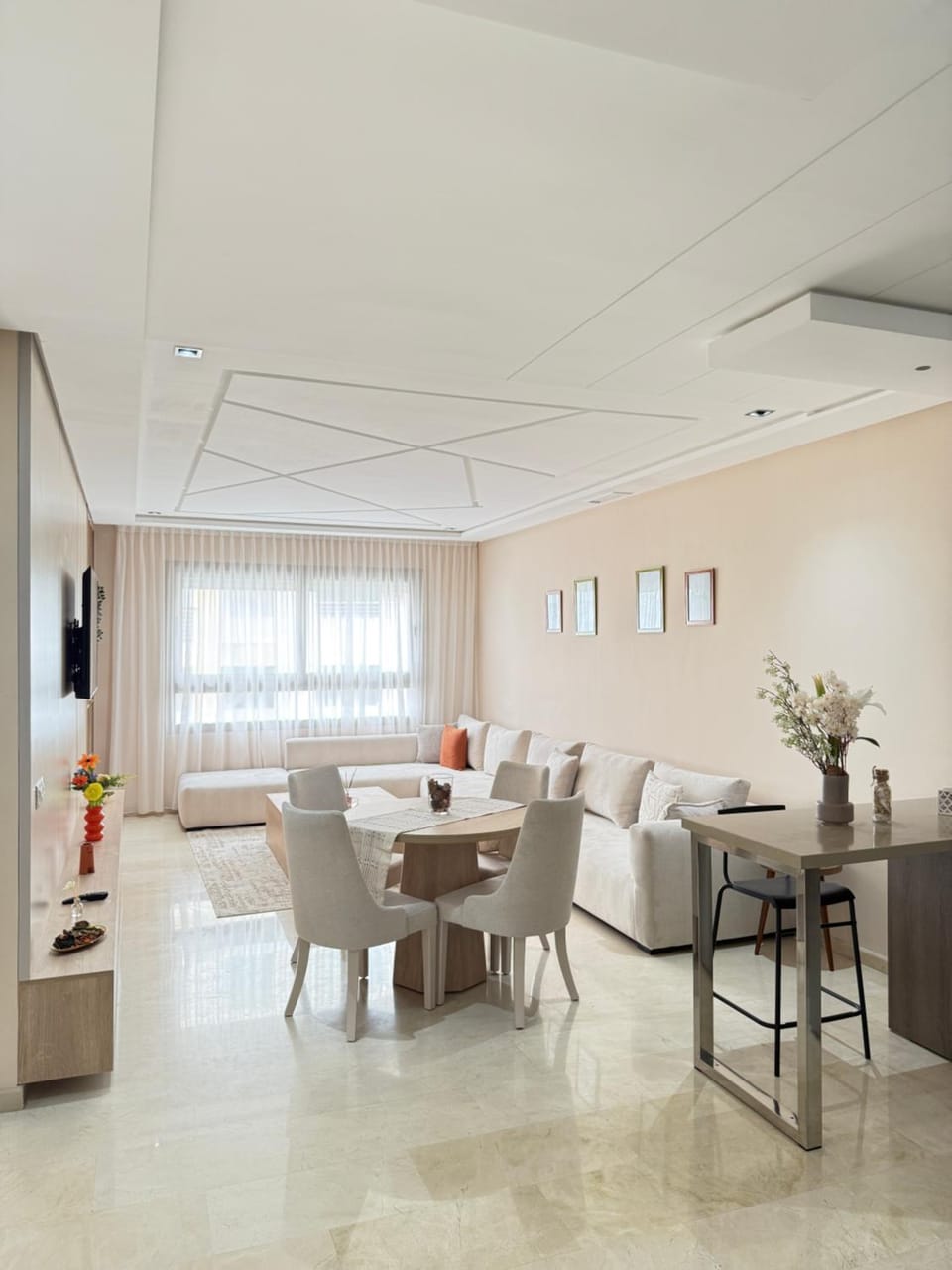 TV and multimedia, Living room, Seating area, Dining area
