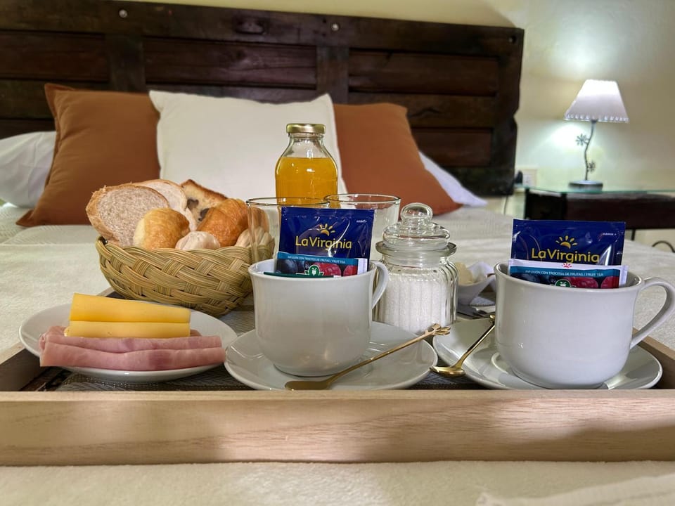 Coffee/tea facilities, Breakfast