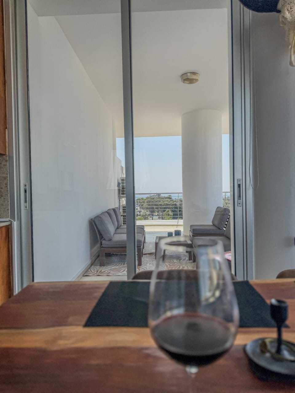 Seaview Apt 3 min Walk to Beach Apartment in Larnaca