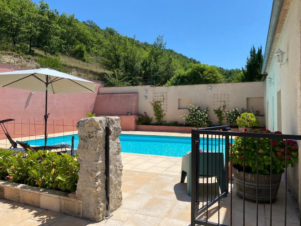 Combe Rouge Bed and Breakfast in Occitanie