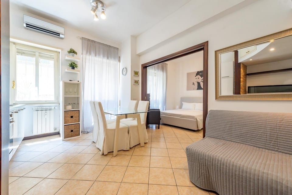 Seating area, Dining area, Bedroom