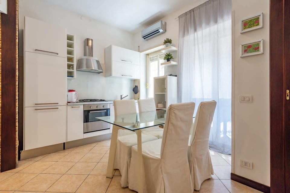 Kitchen or kitchenette, Dining area, oven, air conditioner, air conditioner