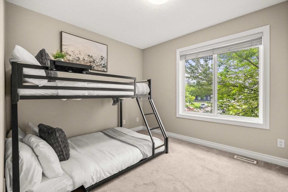 Social Haus Trendy 3BR Townhome in Bridgeland YYC House in Calgary