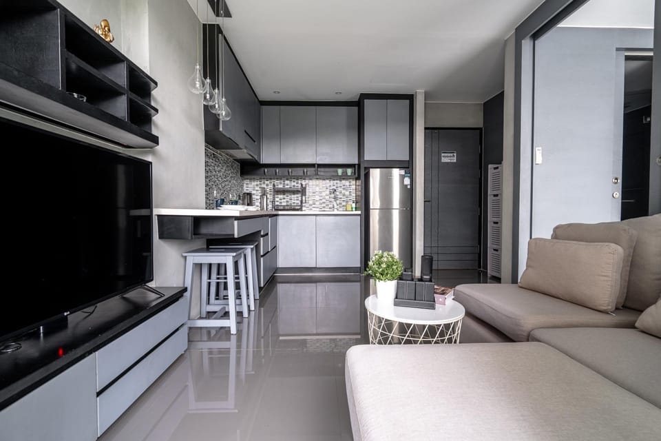 TV and multimedia, Kitchen or kitchenette, Living room, Other, Seating area, Dining area