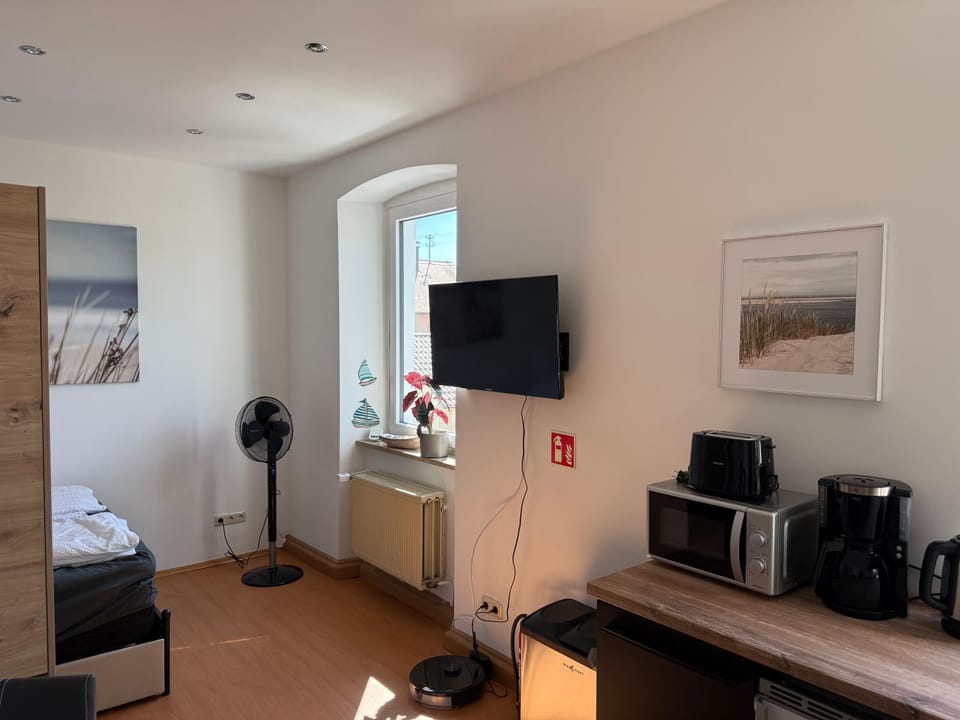 Coffee/tea facilities, Living room, Seating area, toaster