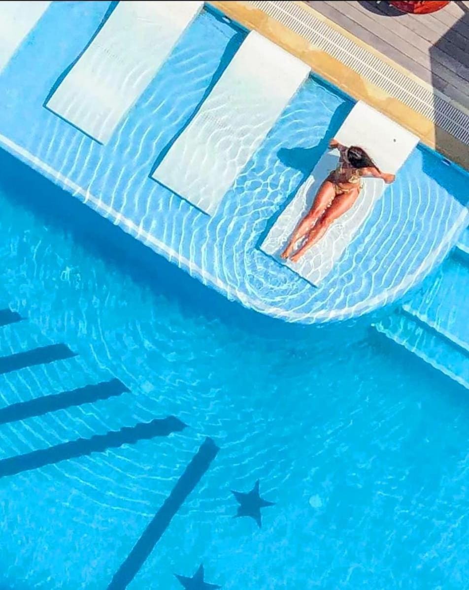 Swimming pool, sunbed