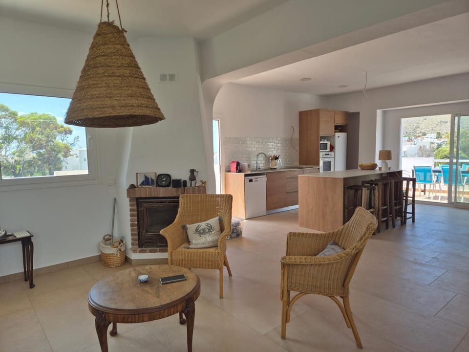 Kitchen or kitchenette, Living room