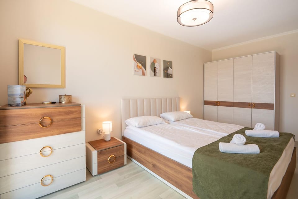 Bed, Photo of the whole room, Bedroom, towels, wardrobe