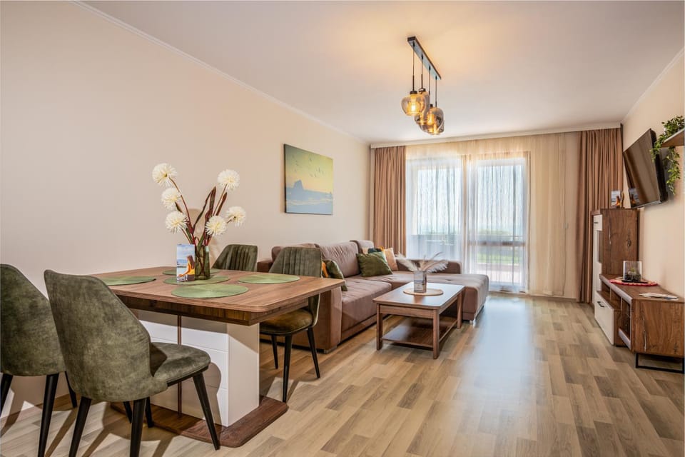 TV and multimedia, Living room, Dining area