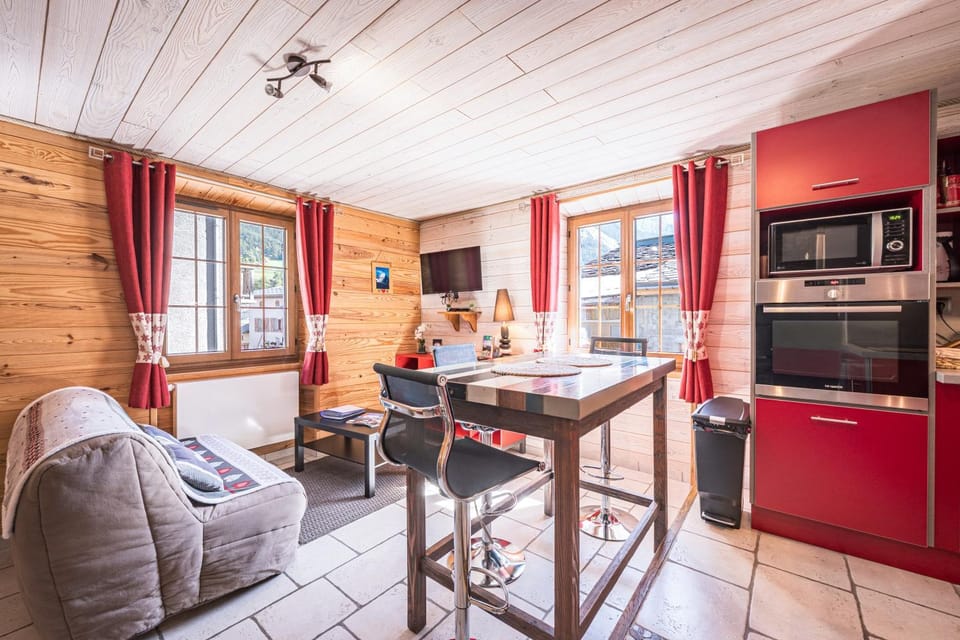 Kitchen or kitchenette, Living room