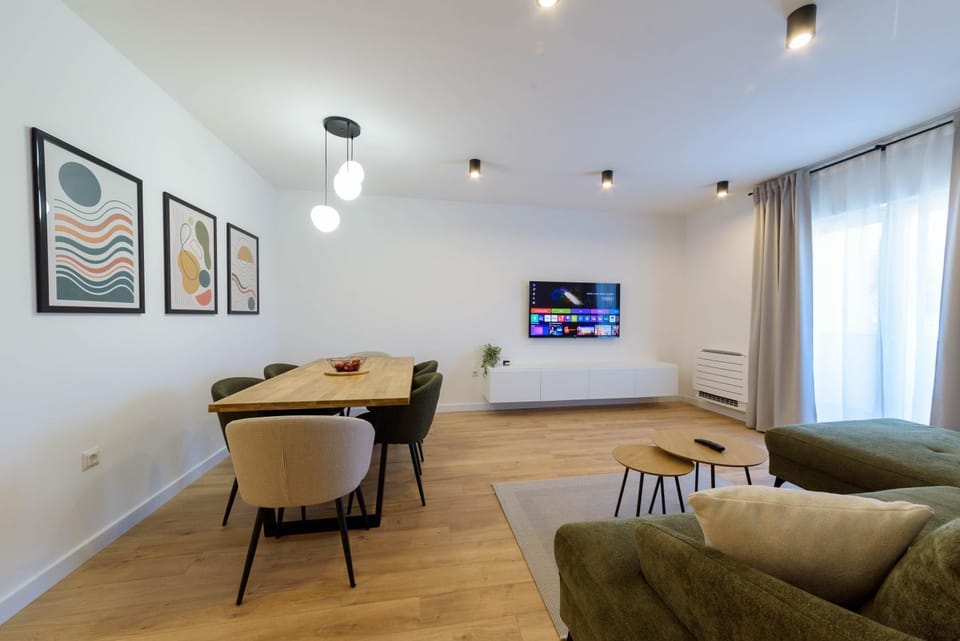 TV and multimedia, Living room, Dining area