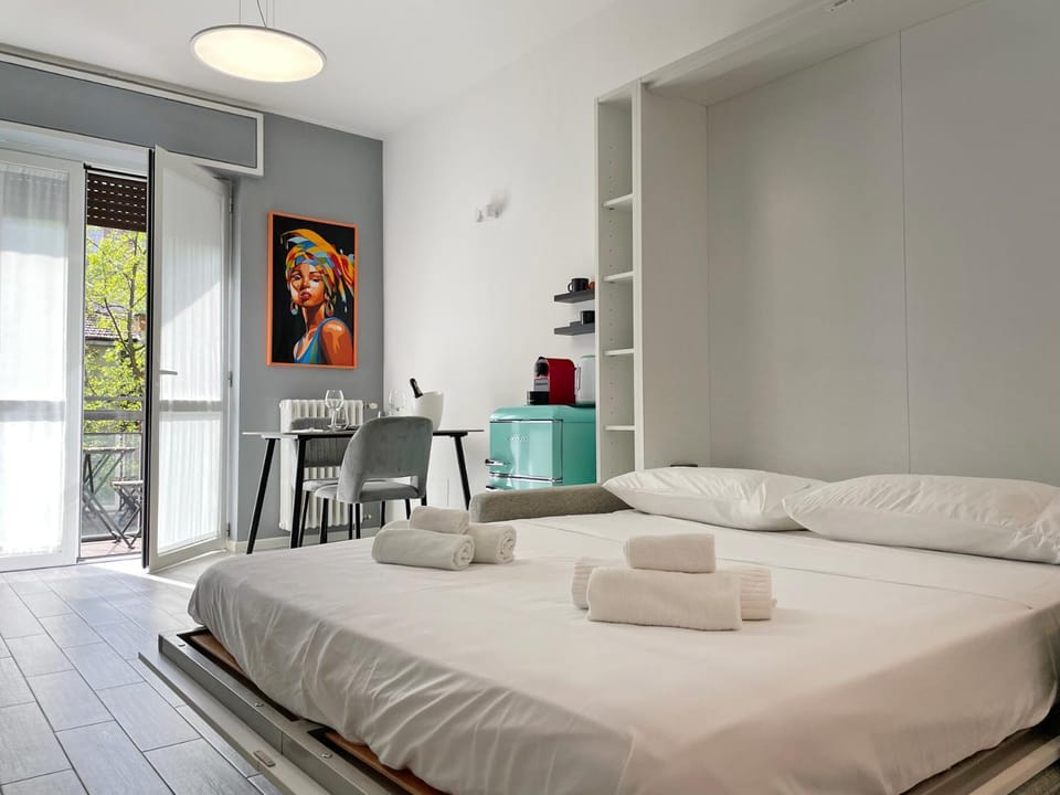 Bed, Living room, Photo of the whole room, Seating area, Bedroom