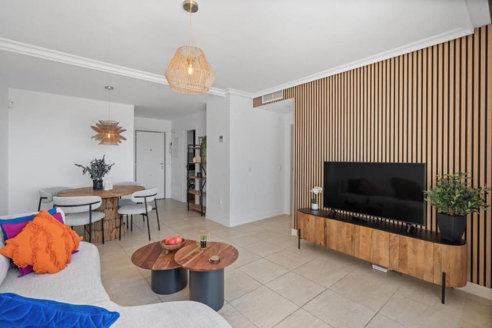 Communal lounge/ TV room, TV and multimedia, Living room, Seating area, Evening entertainment