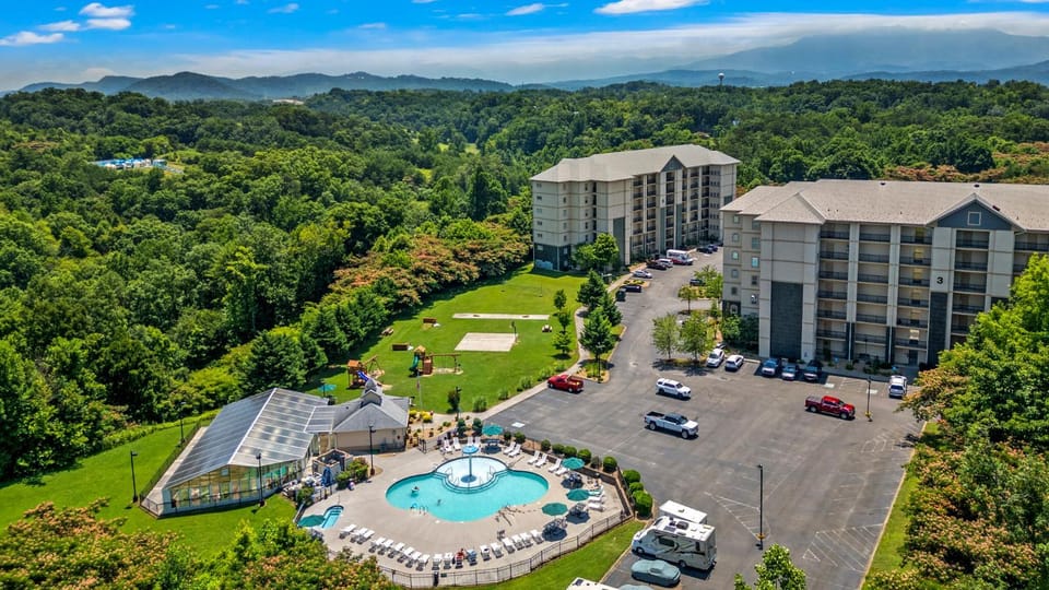 Property building, Pool view