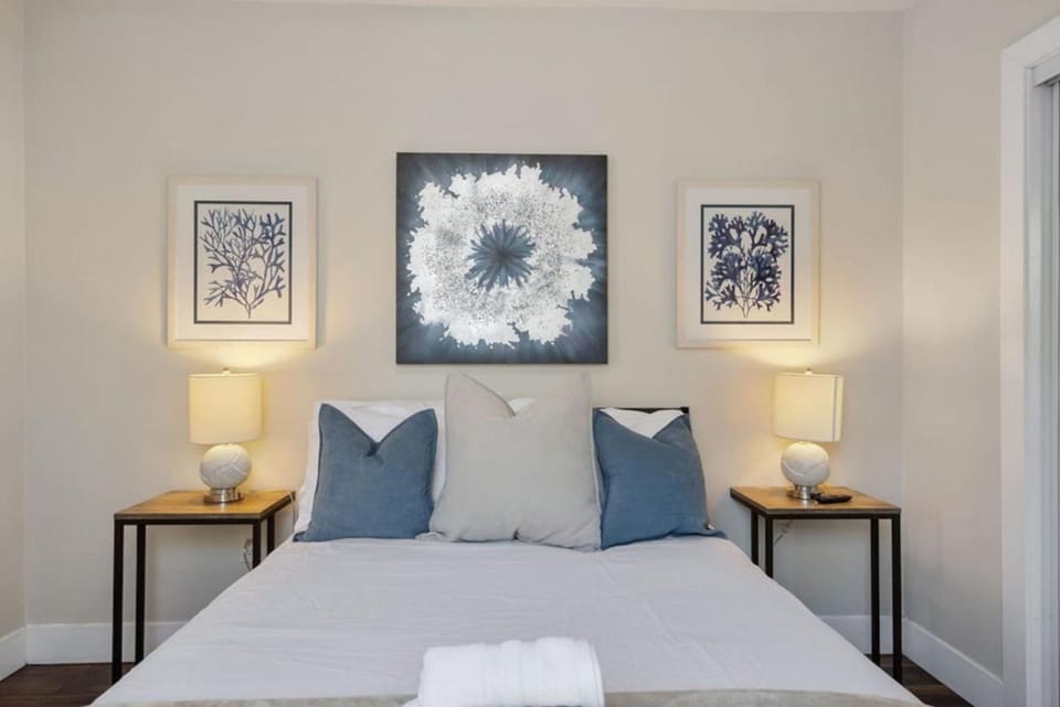 Travel Haven - Great Location - Quiet Area House in Long Beach