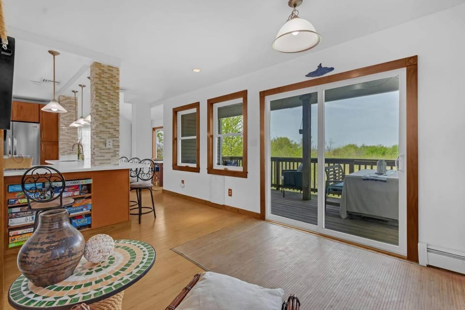 Beach front oasis - Hot tub - Sleeps 7 House in Middletown