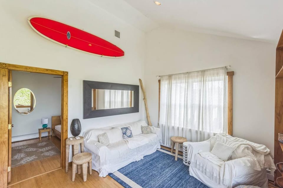 Beach front oasis - Hot tub - Sleeps 7 House in Middletown