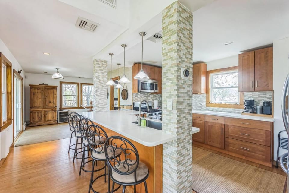 Beach front oasis - Hot tub - Sleeps 7 House in Middletown