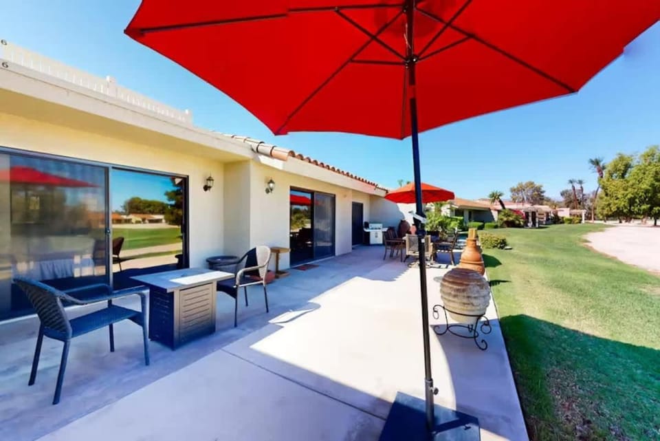 Fairway View Getaway Pool Spa Tennis Access House in Palm Desert