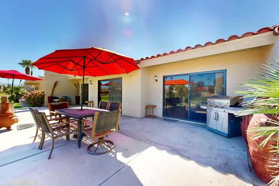 Fairway View Getaway Pool Spa Tennis Access House in Palm Desert
