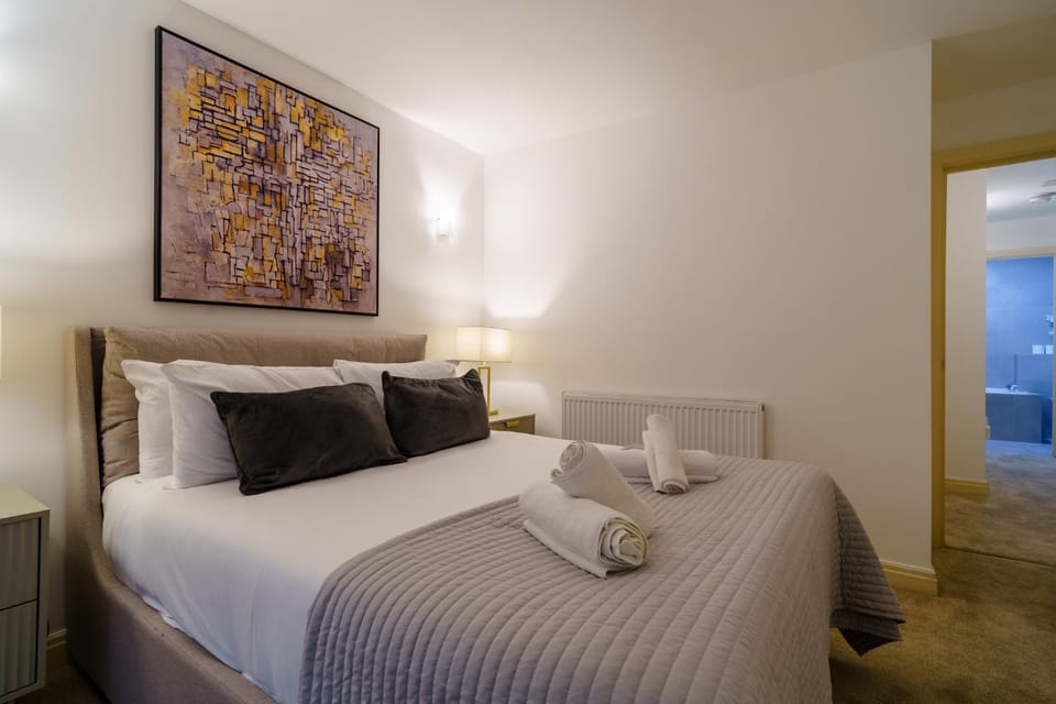 Bed, Bathroom, Photo of the whole room, Bedroom, towels