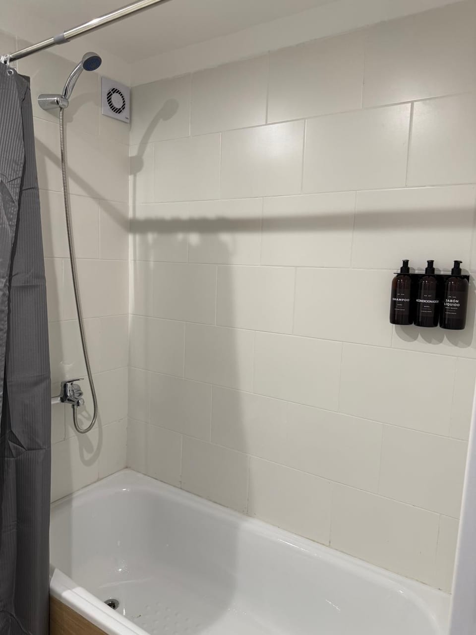 MarDelSuites - Studio Moderno Piso Alto- Vista al Mar, Cochera Opcional, AC, 2min Playa Apartment in Mar del Plata