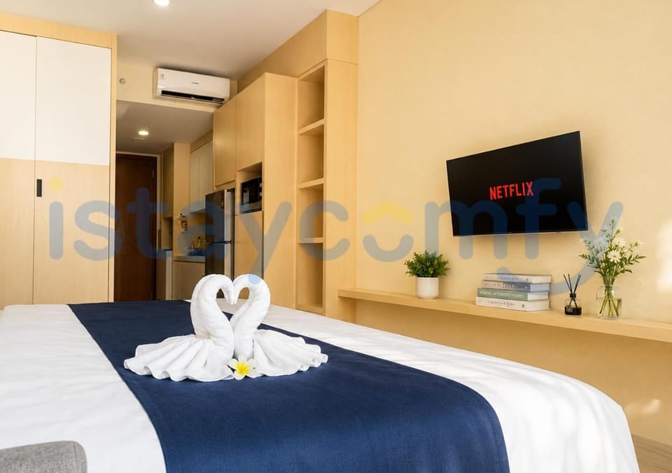 Bed, TV and multimedia, Bedroom, towels, wardrobe, air conditioner