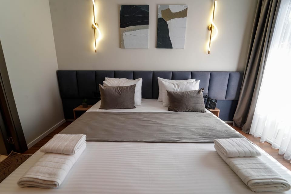 Bed, Photo of the whole room, Bedroom, towels