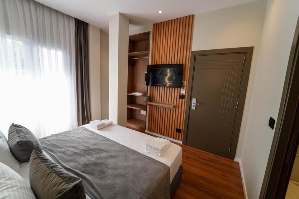 Bed, TV and multimedia, Photo of the whole room, Bedroom, wardrobe